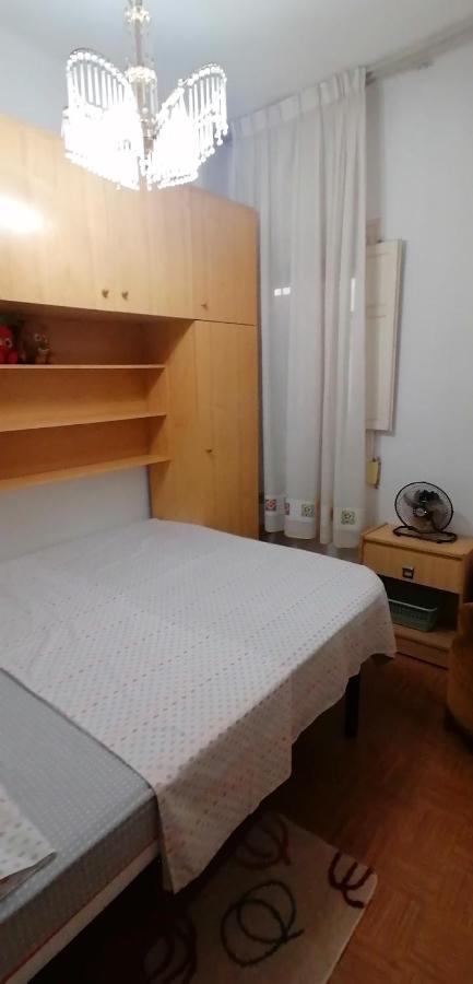 Mary'S Rooms Low Cost Valencia Exterior photo